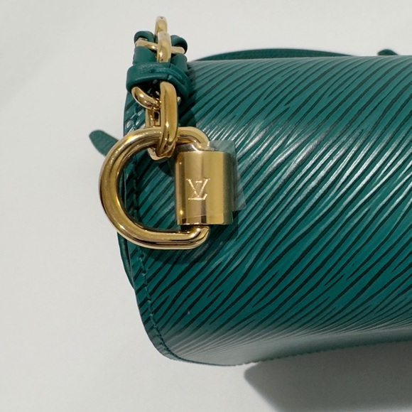 Louis Vuitton Epi Twist MM Bag Emerald Green LV - Picture 9 of 11